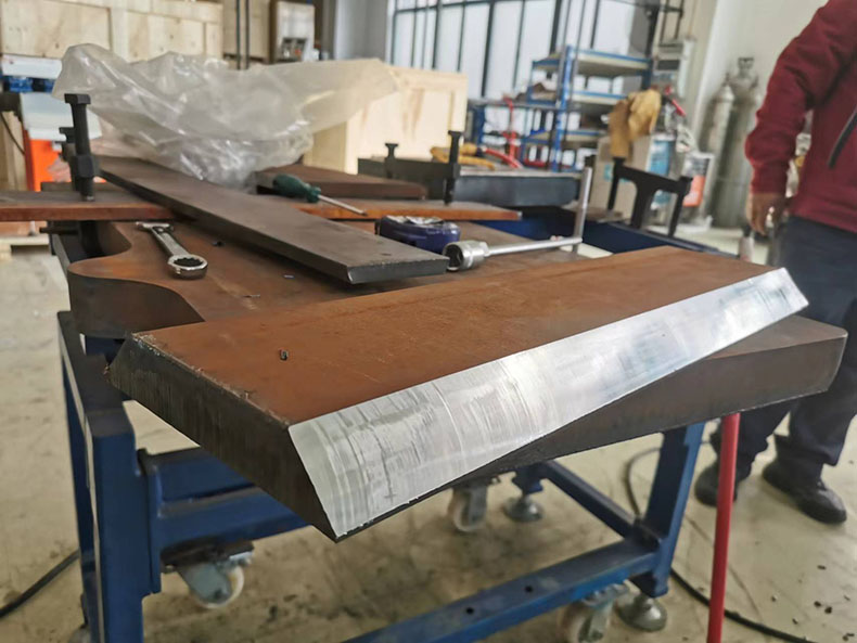 Plate edge beveling machine 2